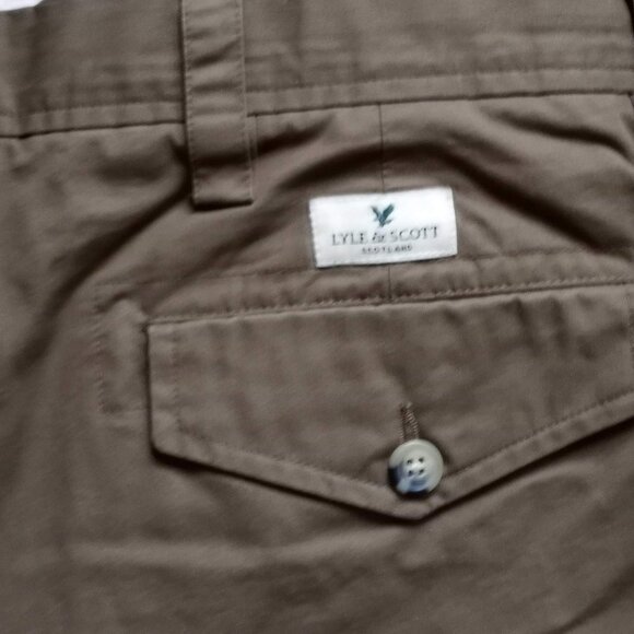 Lyle and Scott CASUALS Cargo Shorts Trek Green - Picture 9 of 11